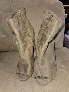 Charlotte Russe Sz 8 Peep Toe Tan 4" Boots